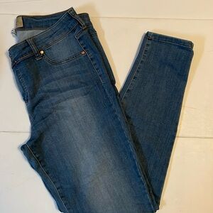 Women's Celebrity Pink Mid-Rise Ankle Skinny Jeans, Blue, Size 13/31.